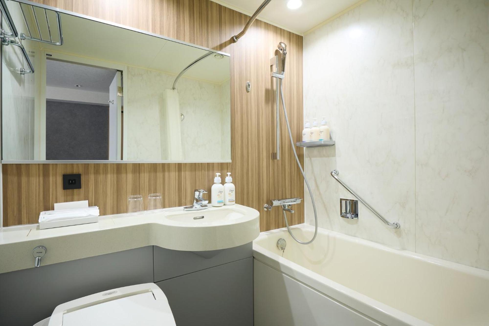 Holiday Inn Kyoto Gojo — Photos 1